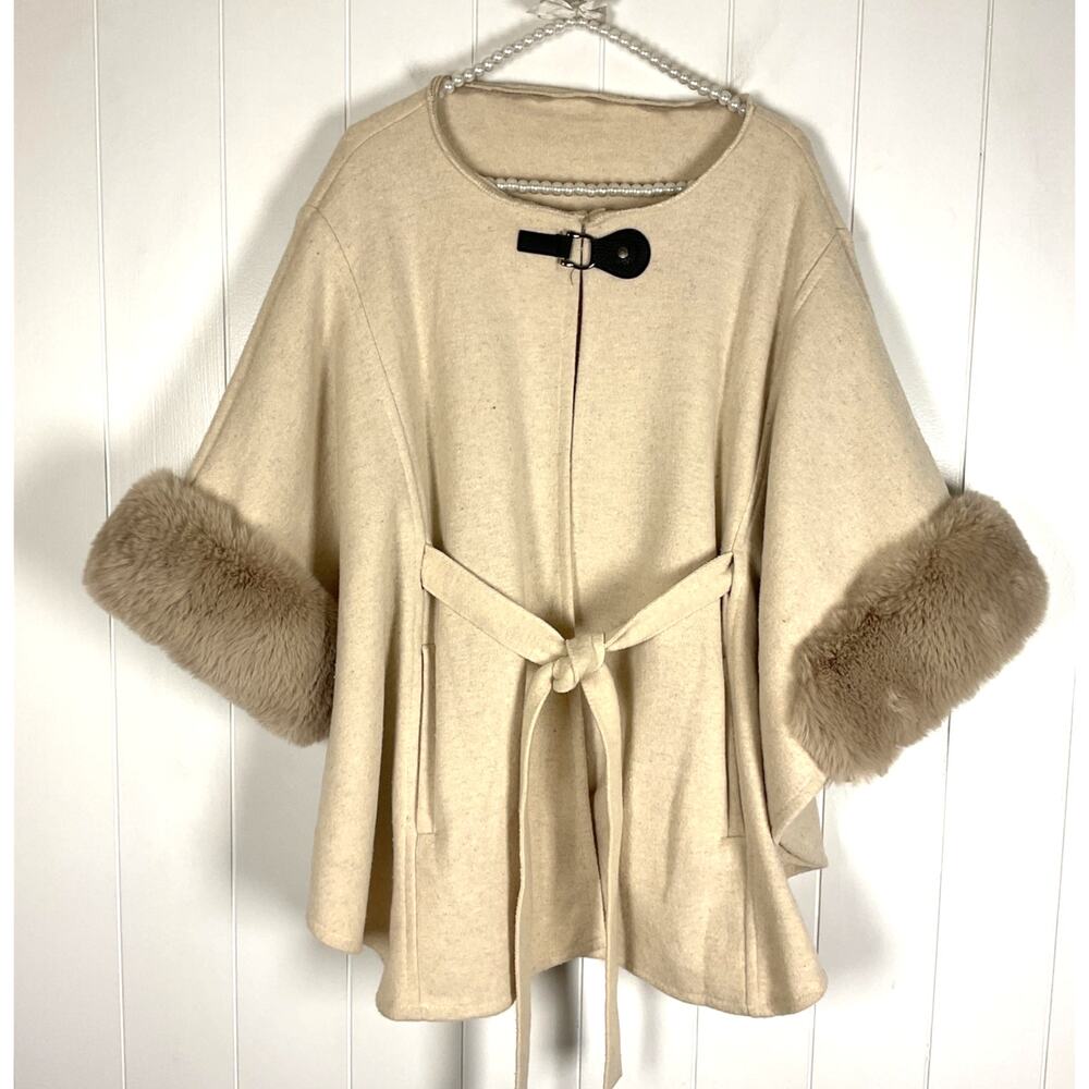 Beautiful Cream Open Front Tie Closure Cape Like Jacket Faux Fur 3/4 Sleeve Coat